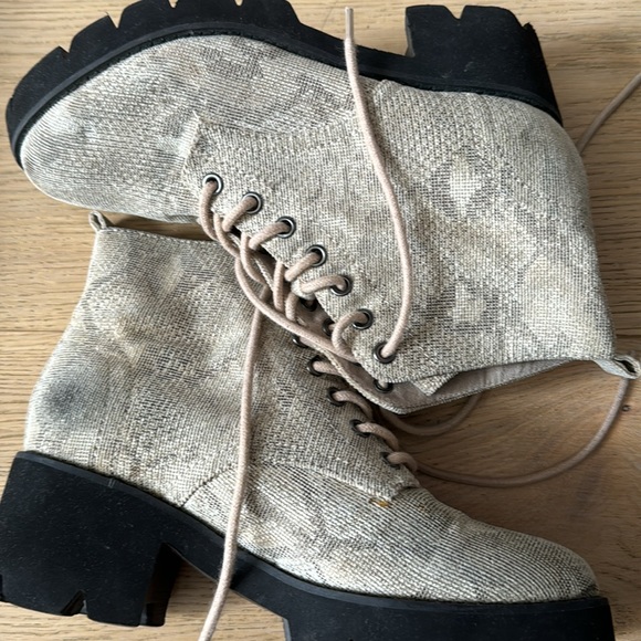 Lace up booties - Picture 2 of 4